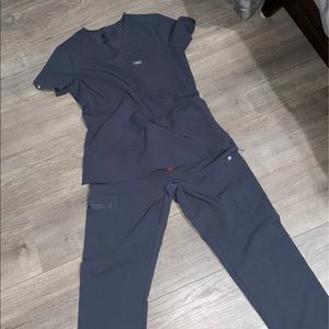 Figs charcoal scrub set